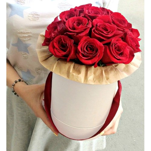 Купить на заказ 11 красных роз в коробке с доставкой в Кульсарах