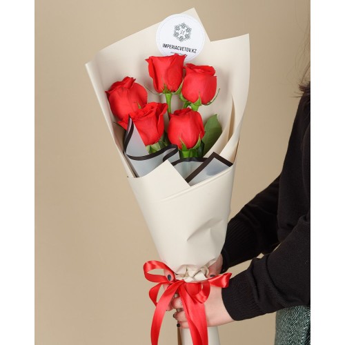Купить на заказ Букет из 5 красных роз с доставкой в Кульсарах